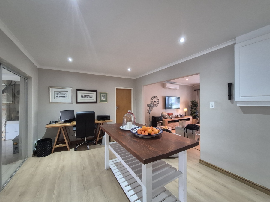 4 Bedroom Property for Sale in Panorama Western Cape